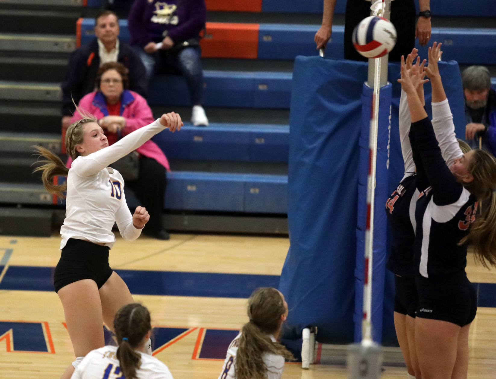 Maroa Forsyth vs New Berlin volleyball 20 10.29.18.jpg